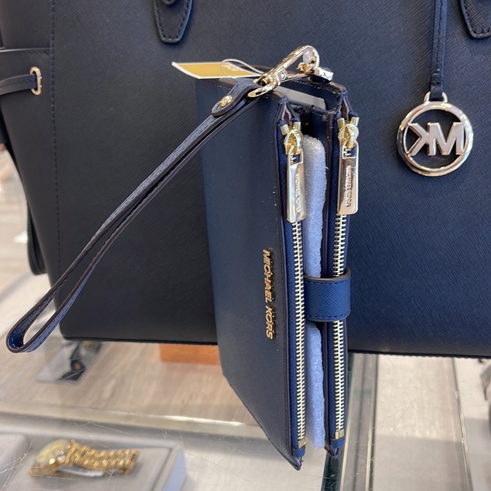 MICHAEL KORS LARGE DOUBLE ZIP WRISTLET WALLET PHONE CASE 
Navy 
NWT - Picture 3 of 16
